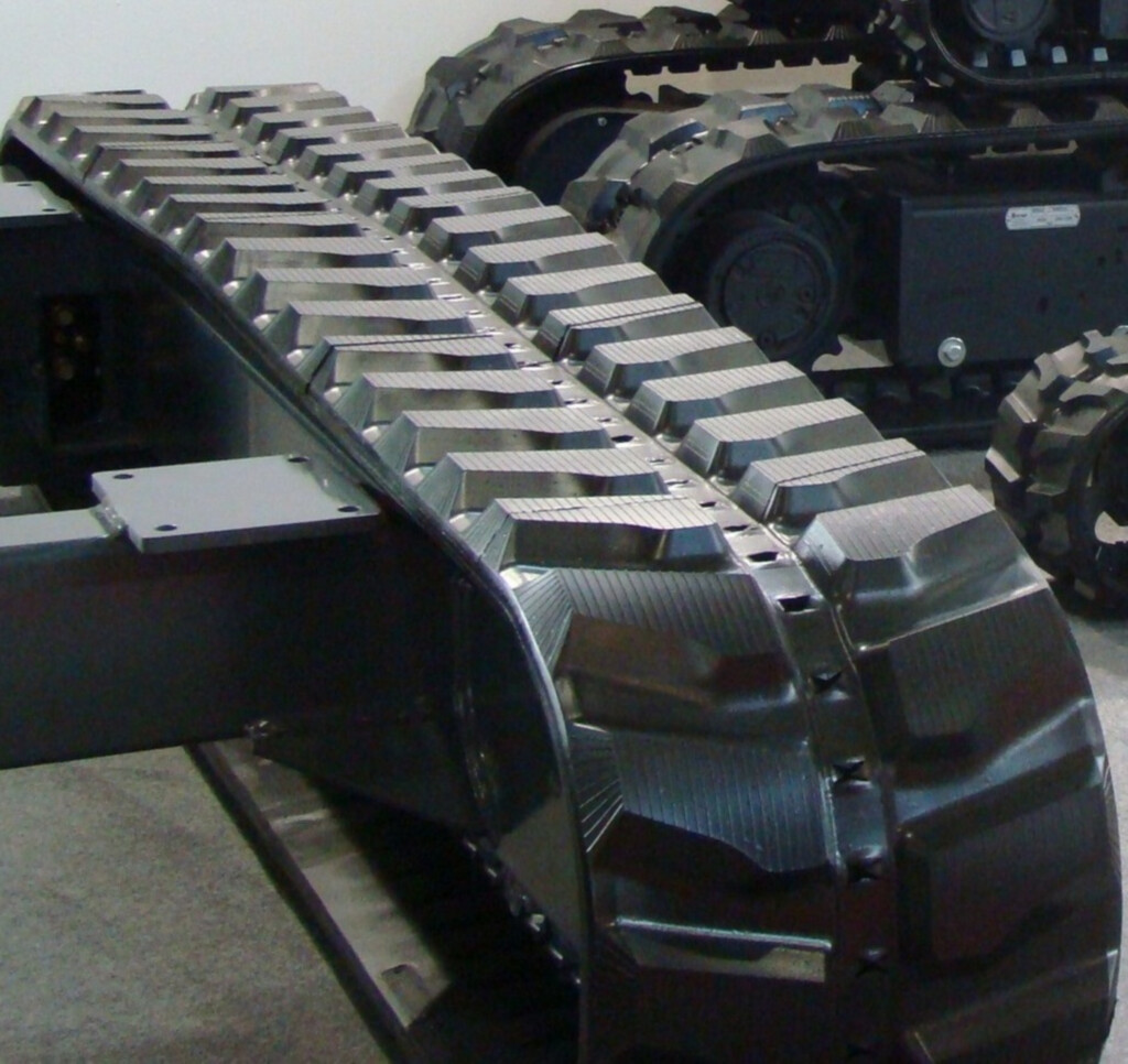 Zbliżenie na podwozie gąsienicowe.