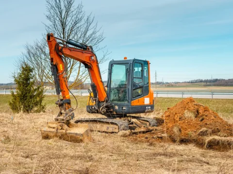 Výměna gumového pásu u minirypadla